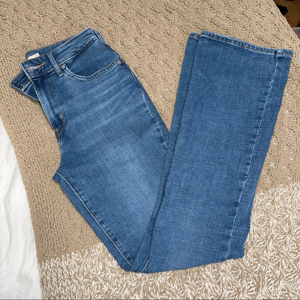 Levi’s 725 High Rise Bootcut Jeans